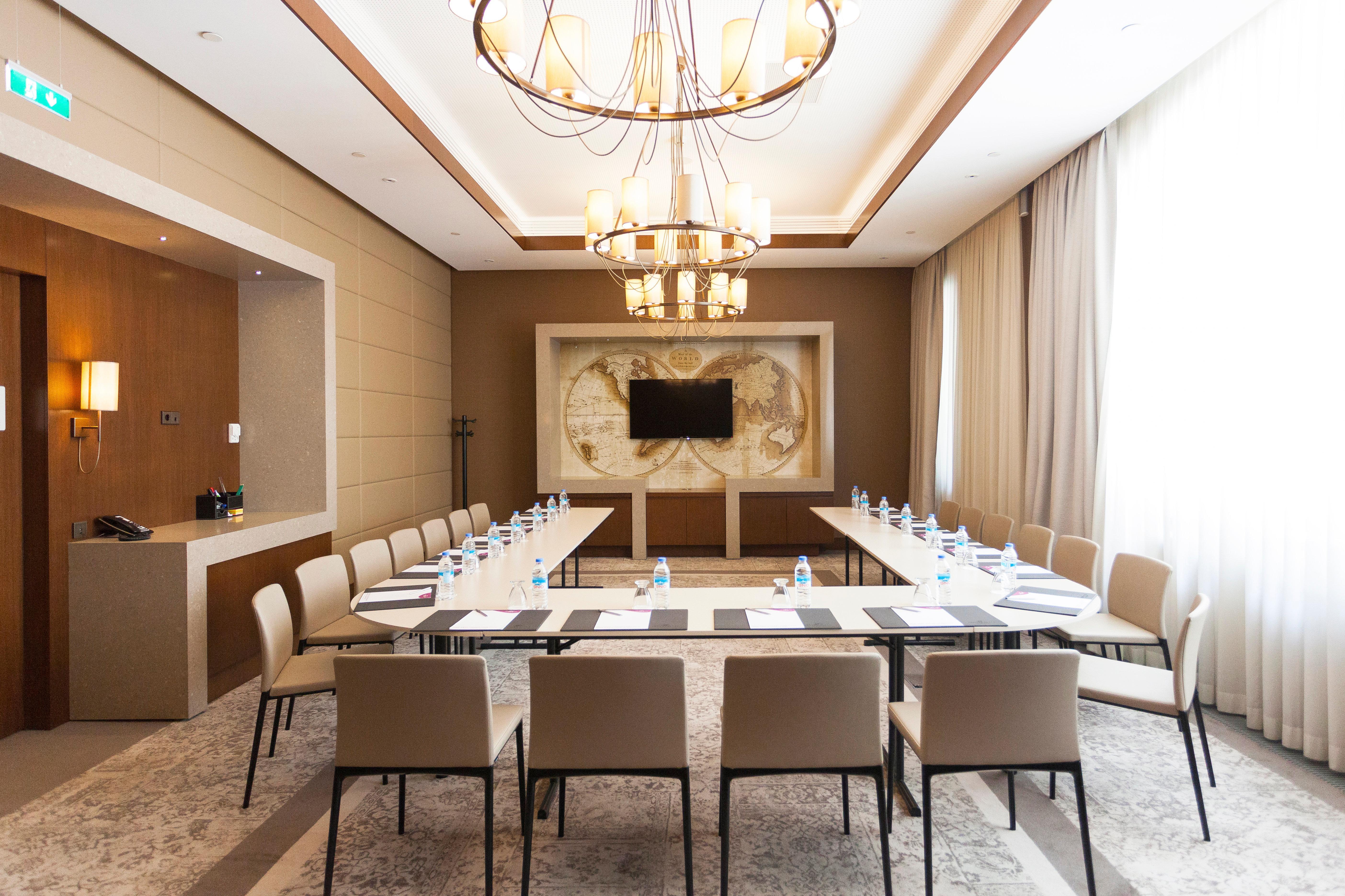 Crowne Plaza - Borjomi By Ihg Hotel Eksteriør billede Meeting room