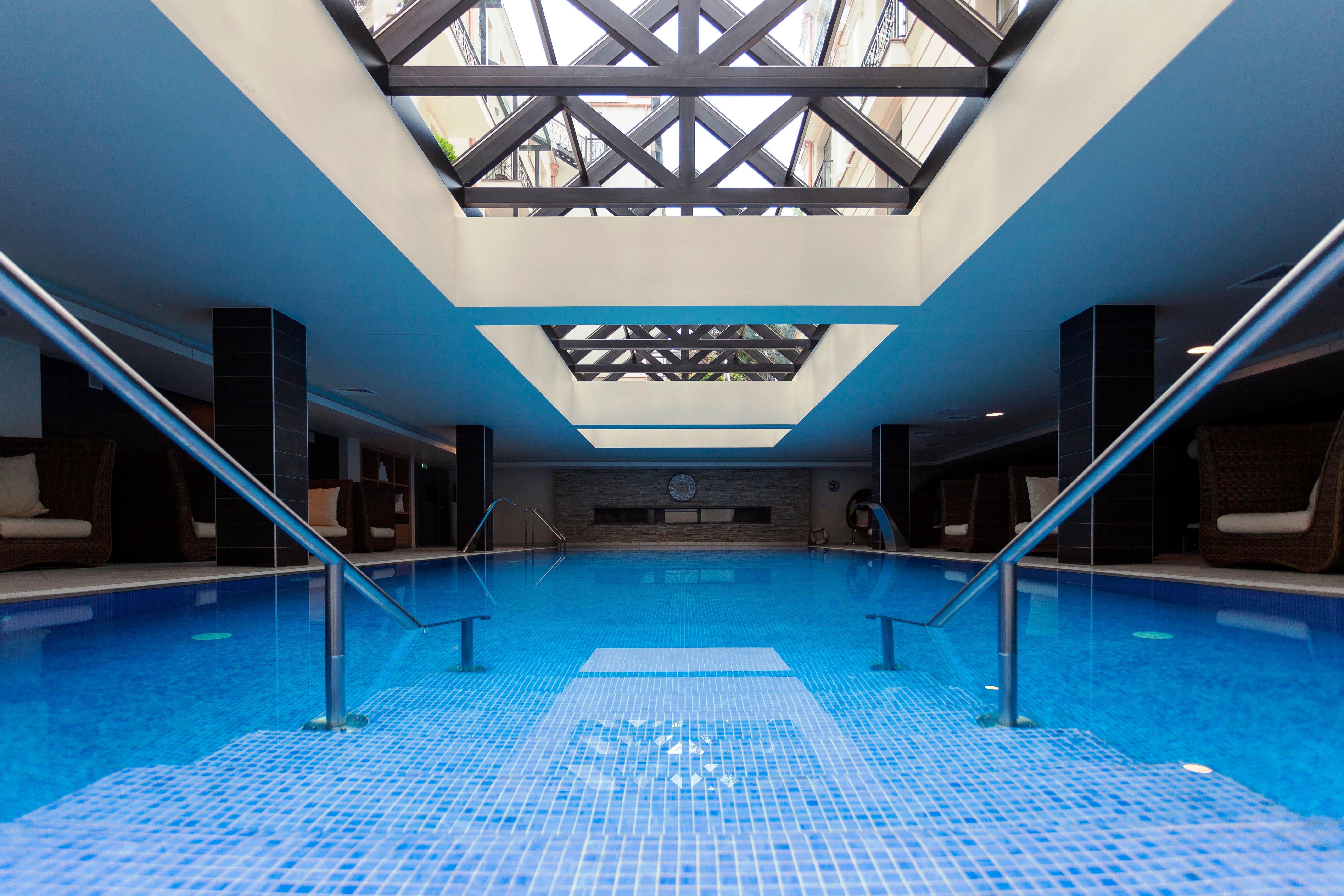 Crowne Plaza - Borjomi By Ihg Hotel Eksteriør billede The swimming pool at the hotel