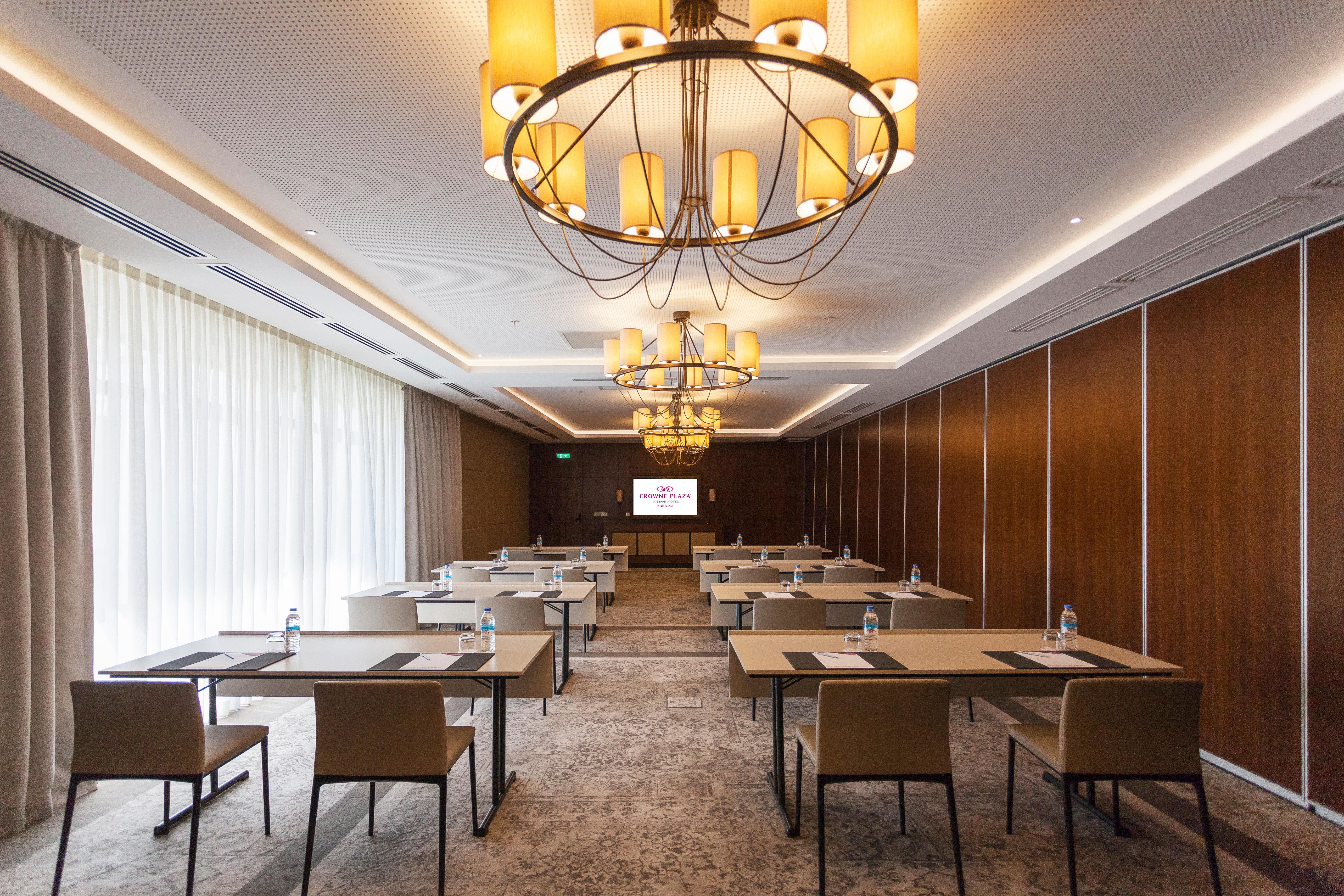 Crowne Plaza - Borjomi By Ihg Hotel Eksteriør billede Meeting room