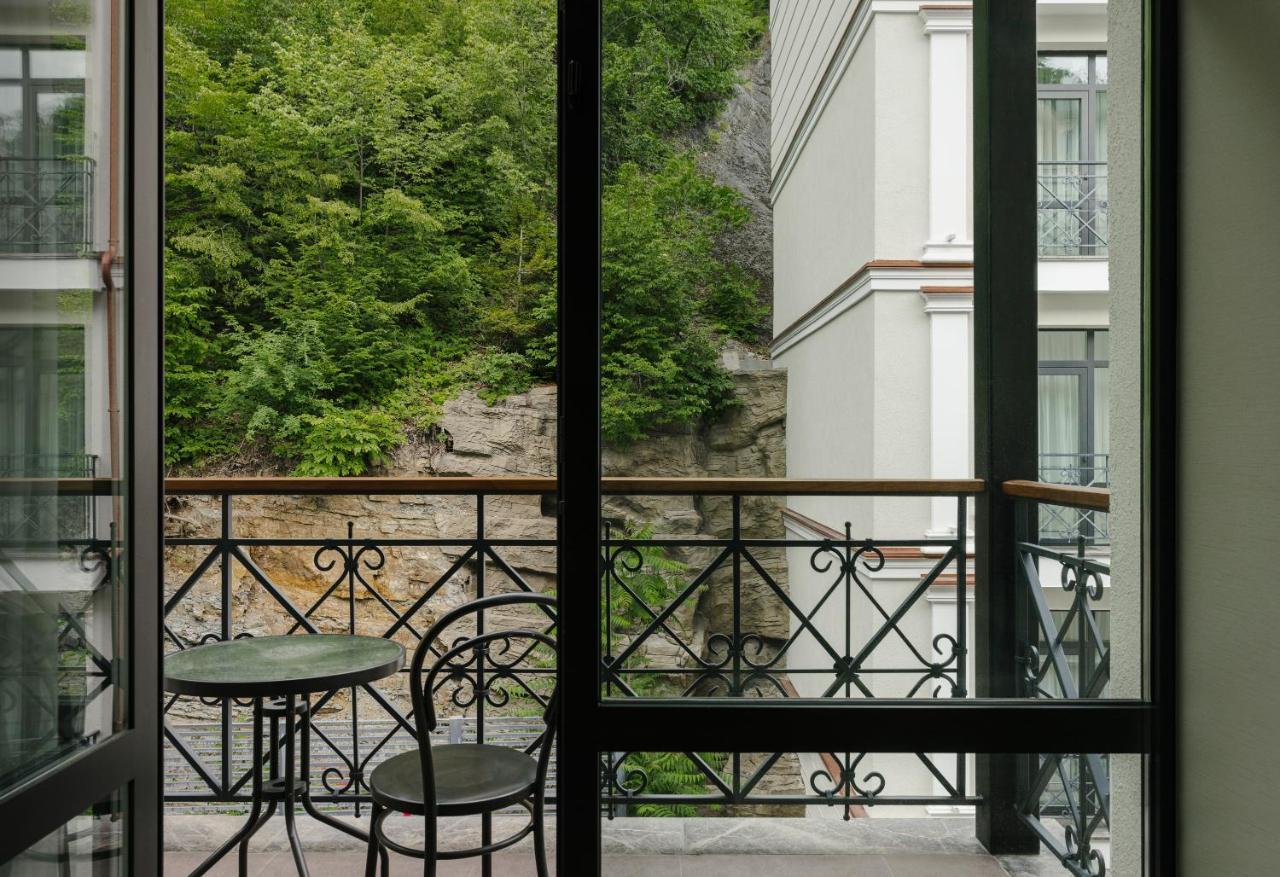 Crowne Plaza - Borjomi By Ihg Hotel Eksteriør billede A balcony